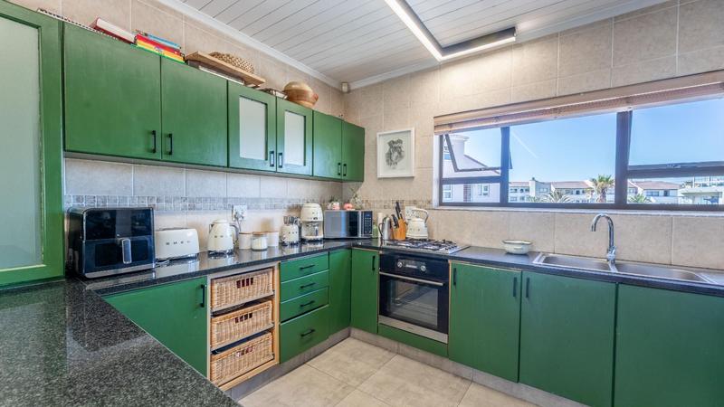 3 Bedroom Property for Sale in Bloubergrant Western Cape